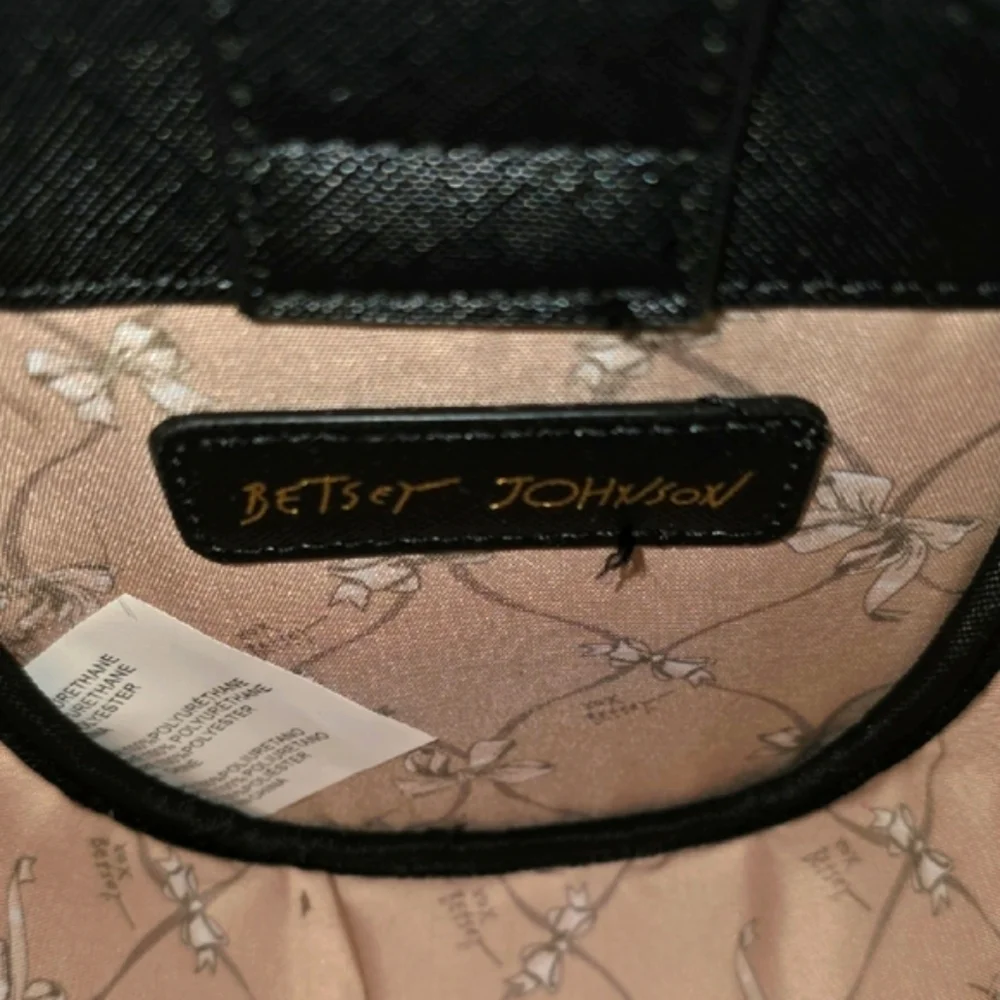NWT: BETSEY JOHNSON XOXO PUP Crossbody Bag - Black, White, Pink - Picture 7 of 9